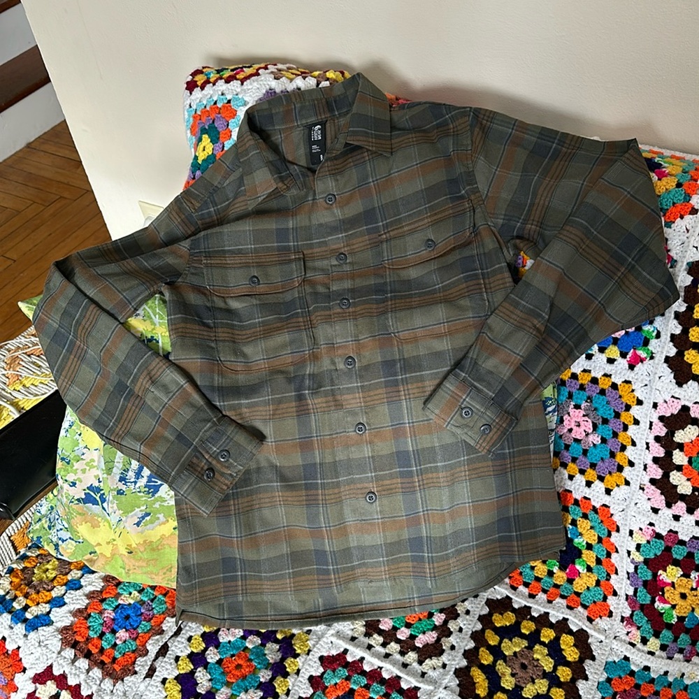 Mountain Hardwear Button Down